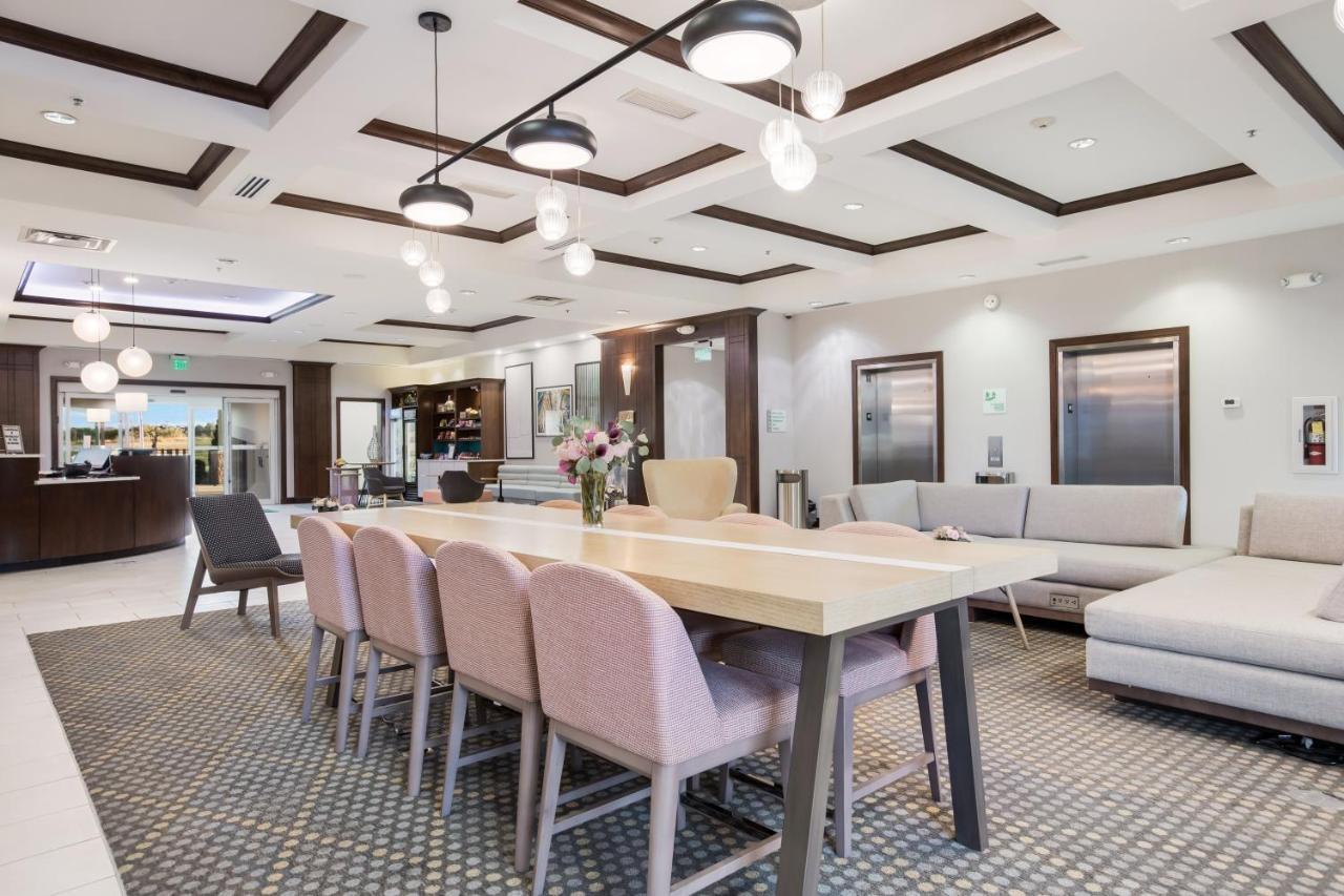 Nw - Airport Road Hotel