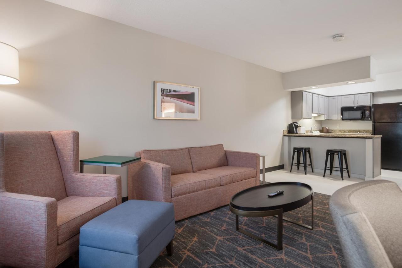 Nw - Airport Road Hotel