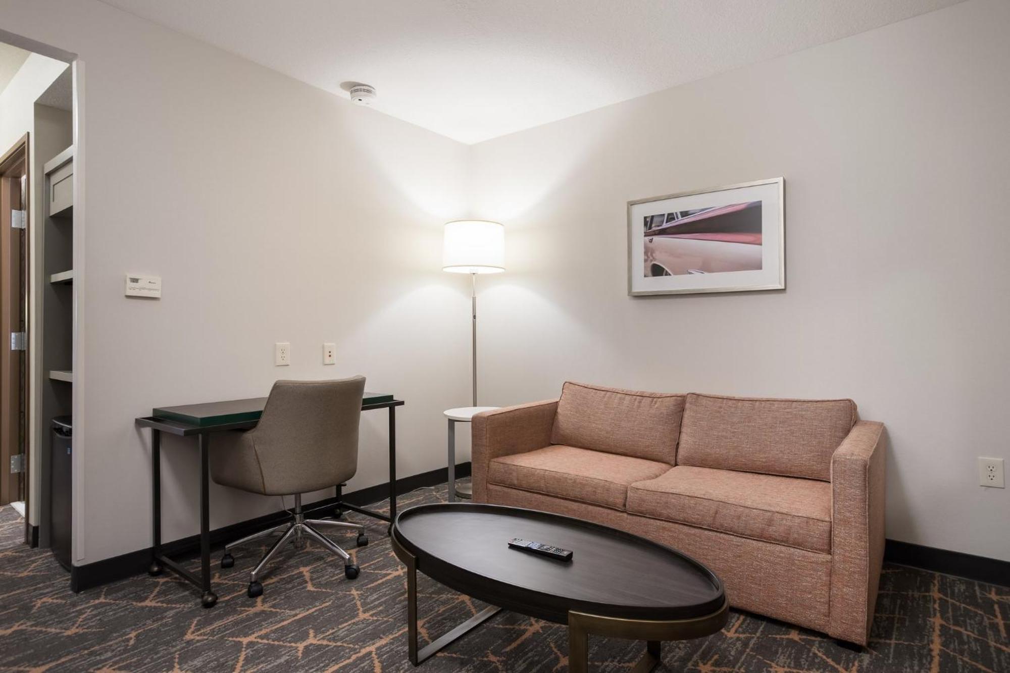 Nw - Airport Road, An Ihg 2*